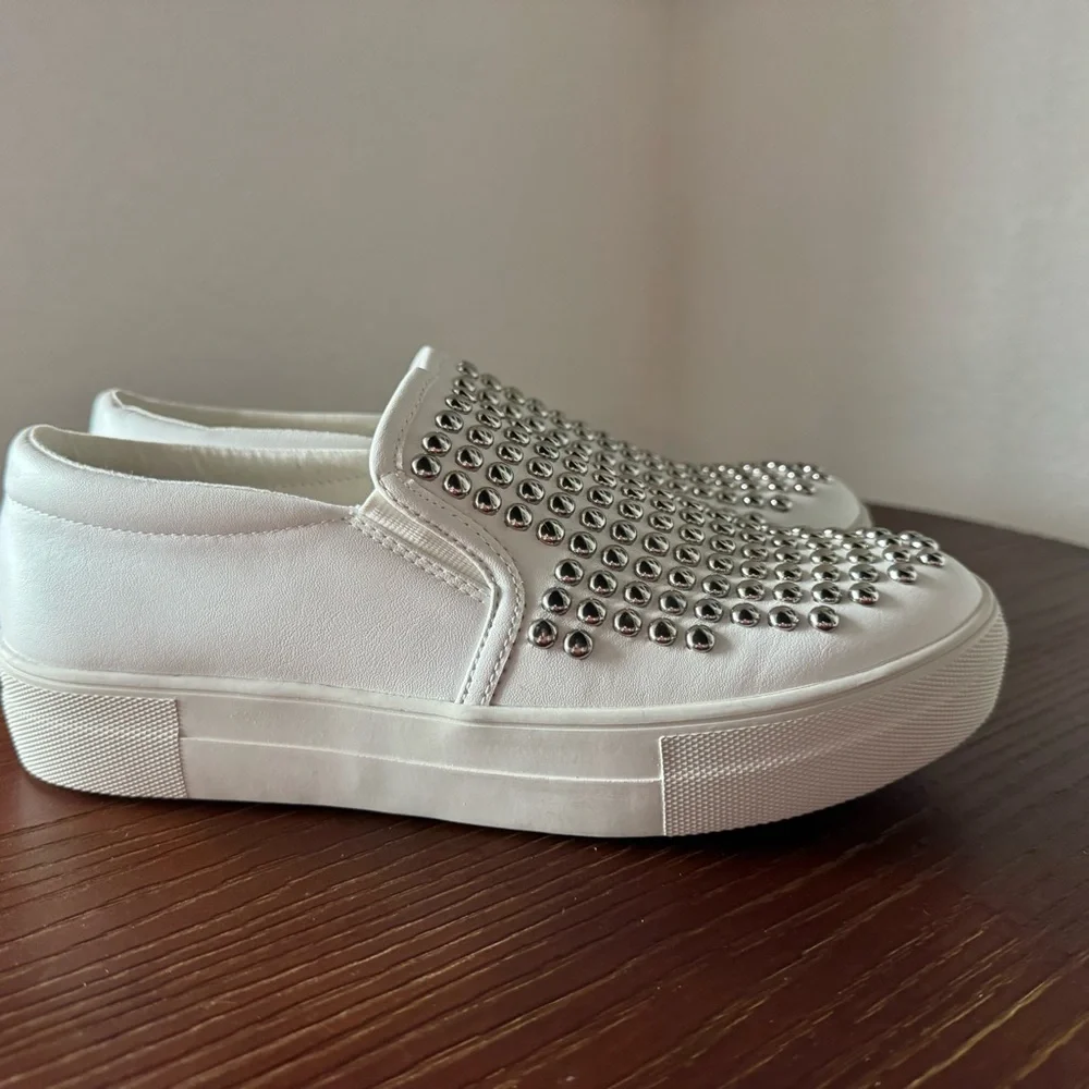 Steve Madden Torid White Sneakers with Silver Studs Womens Size 8 Slip On Shoes - Picture 6 of 11